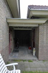 <p>Overkapping tussen de berging en de oostvleugel. </p>
